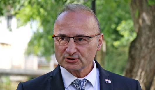  Hrvatski šef diplomatije pozvao Komšića da podnese ostavku 