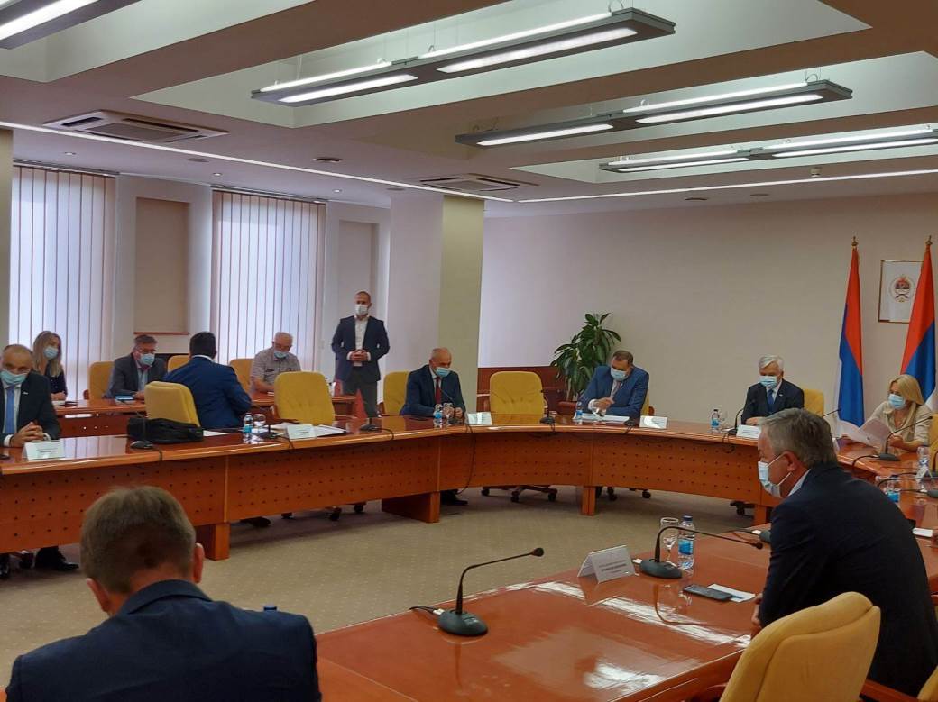  Stranački “prvaci” stigli u NSRS, odlučuje se o posebnoj sjednici zbog Inckove odluke 