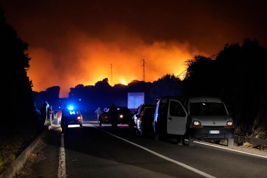  Bukte požari na Sardiniji, zbog gašenja vatre mobilisano 7.500 ljudi (FOTO) 