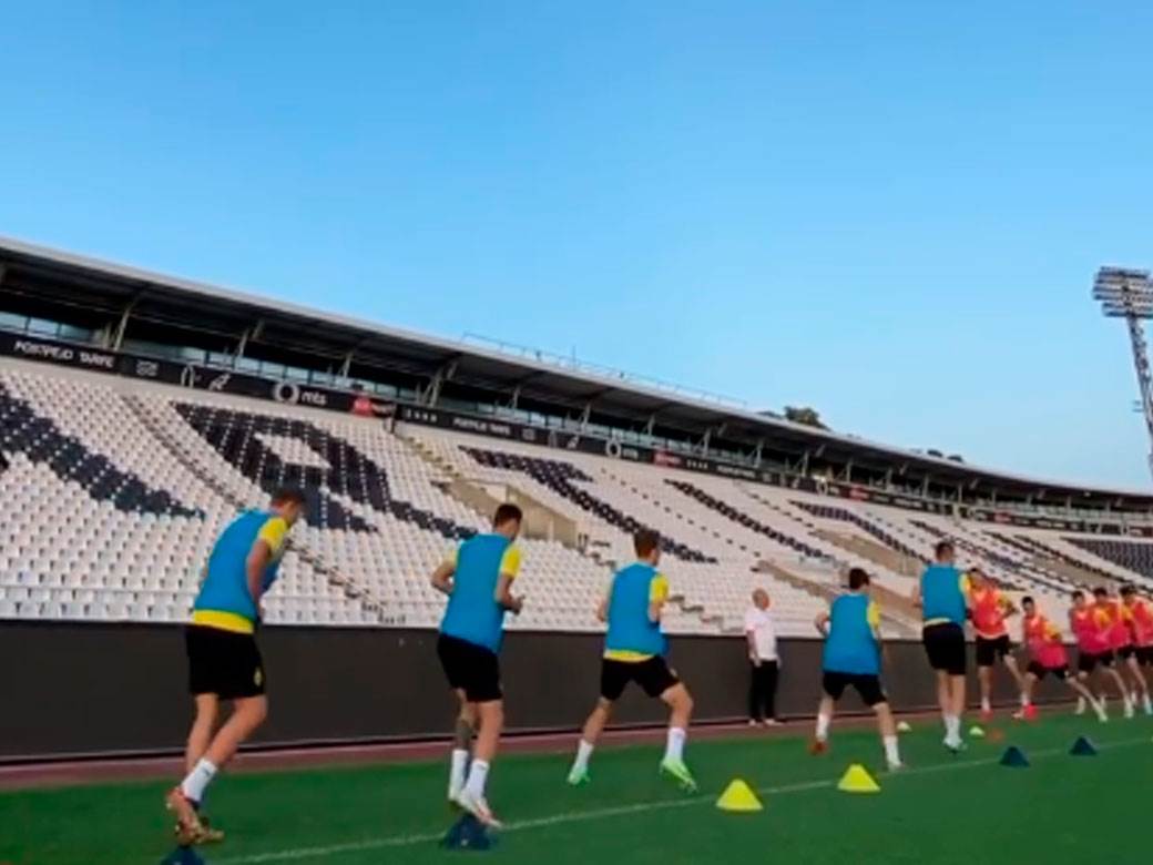  Kairat-pred-mec-sa-Crvenom-zvezdom-trenirao-na-stadionu-Partizana 
