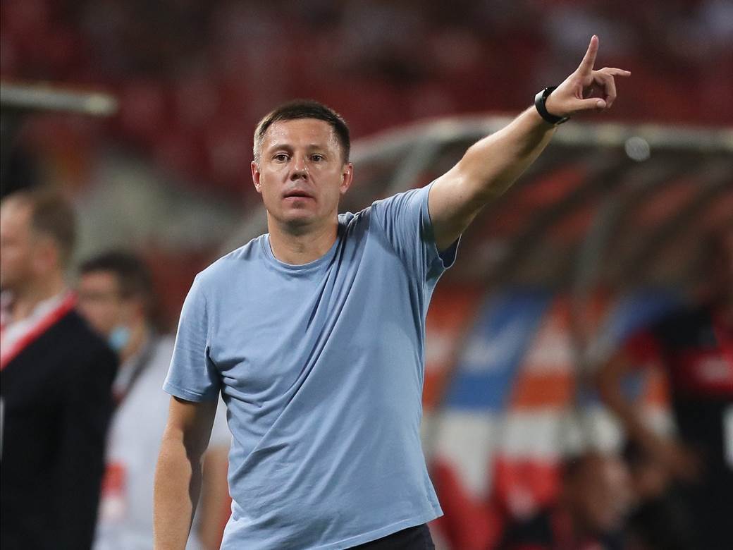  Crvena-zvezda-Kairat-deca-navijala-na-stadionu-odusevljen-trener-Kiril-Keker 