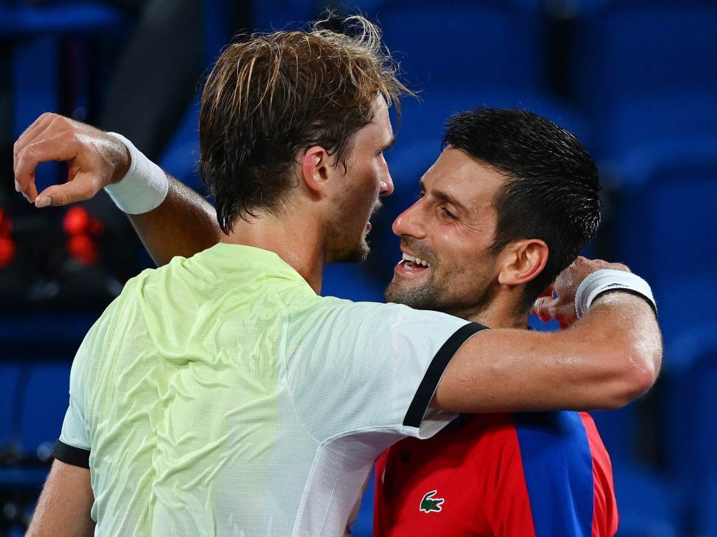  Zverev-se-izvinio-Djokovicu-zbog-poraza-na-Olimpijskim-igrama. 