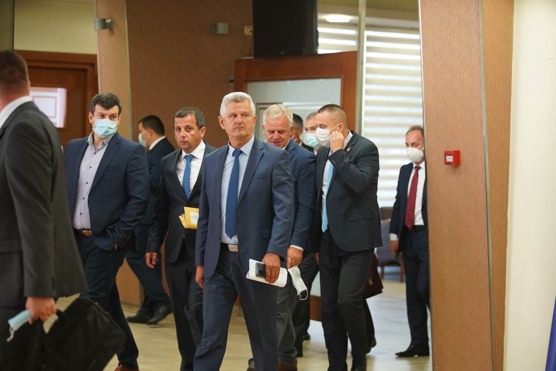  Narodna skupština RS: Odluke visokog predstavnika neprihvatljive i ništavne (FOTO) 