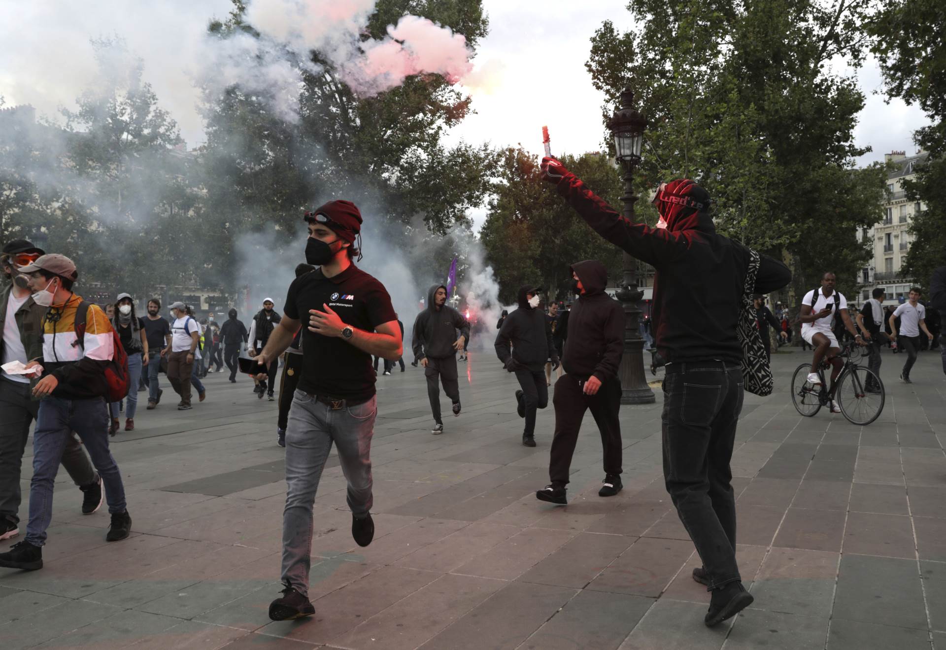  Sukob antivaksera i policije u Parizu 