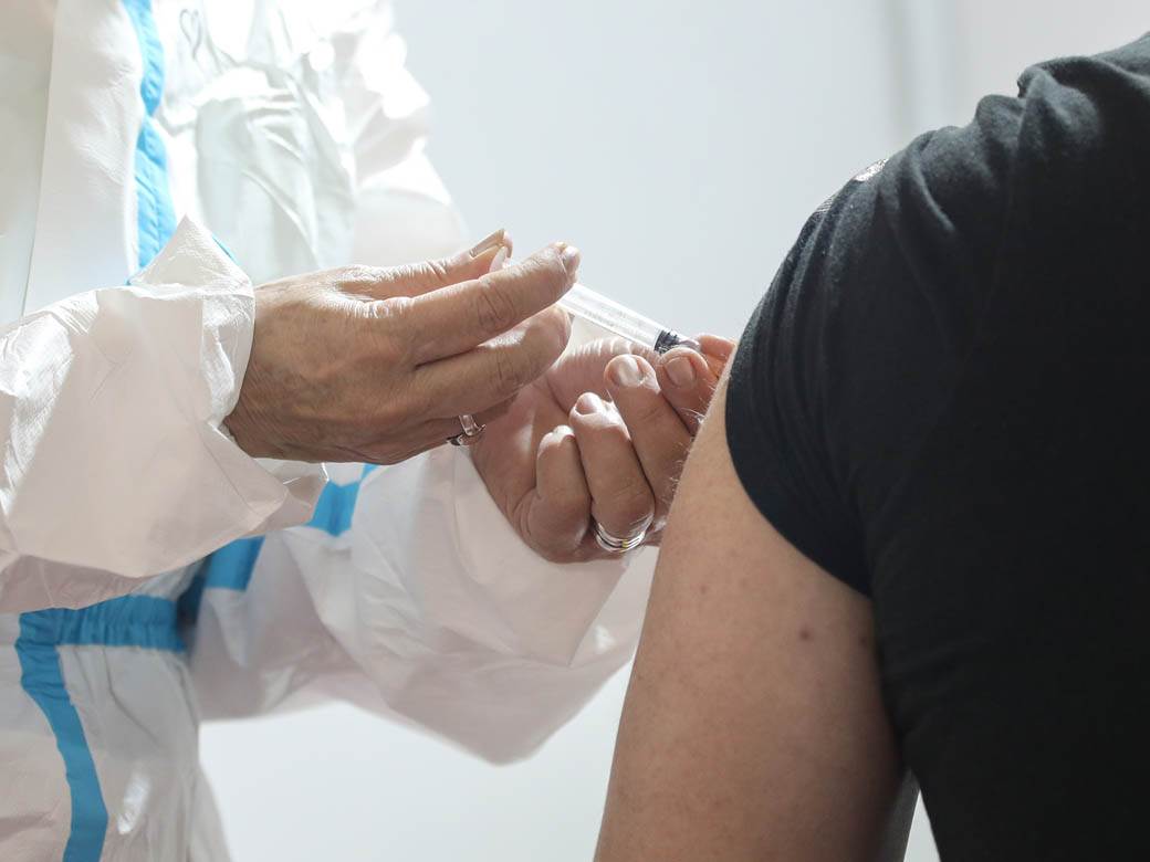  Njemački ljekar vakcinisao ljude protiv korone neodobrenom vakcinom 