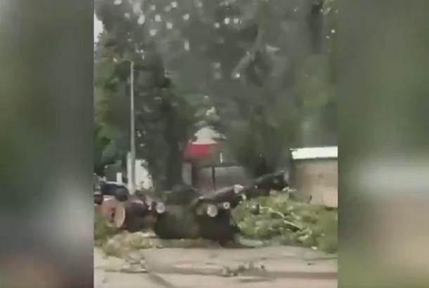  Nevrijeme i u Hrvatskoj: Vjetar nosio krovove, čupao drveće...  (VIDEO) 