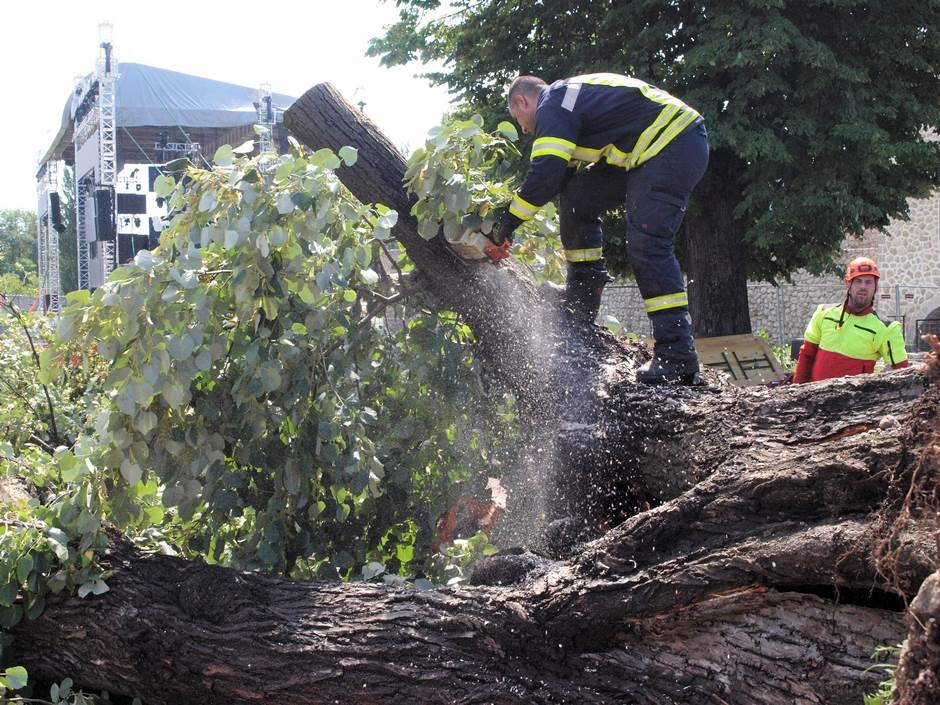  Najveća šteta u naseljima Lazarevo i Kumsale, "nastradao" i "Freš vejv" (FOTO) 