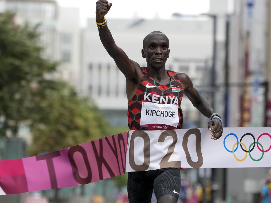  Kenijski atletičar Eliud Kipčoge osvojio je danas zlatnu medalju u maratonu 