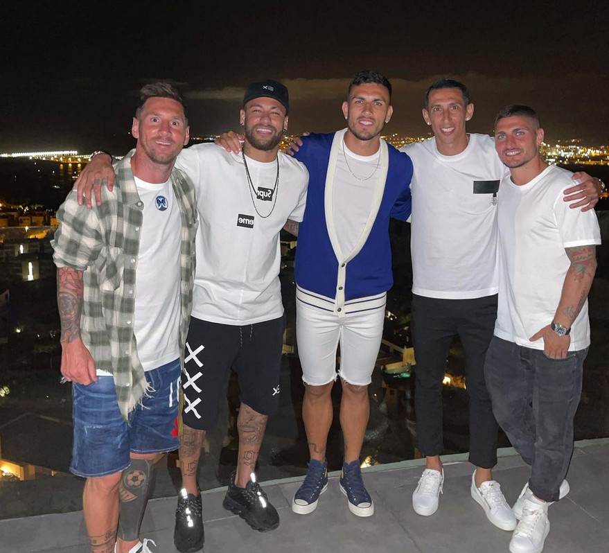  lionel mesi fotografija sa fudbalerima psž-a 