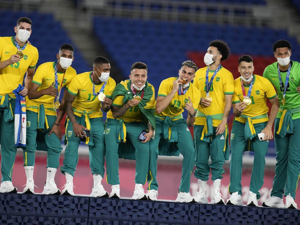  fudbaleri brazila nosili pogrešnu opremu na dodjeli medalja 