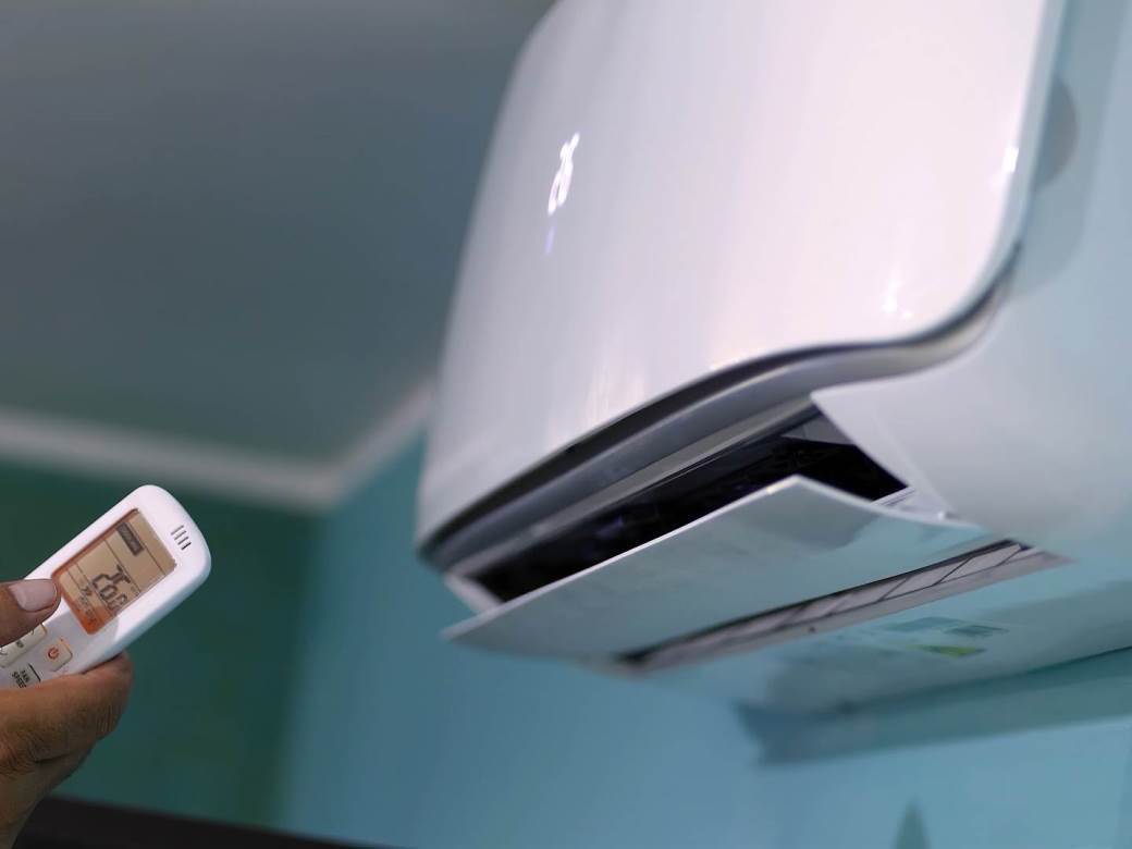  air-conditioning-ignition-with-remote-control-air-air-conditioner-air-conditioner-appliance-arm_t20_1n68Gv 