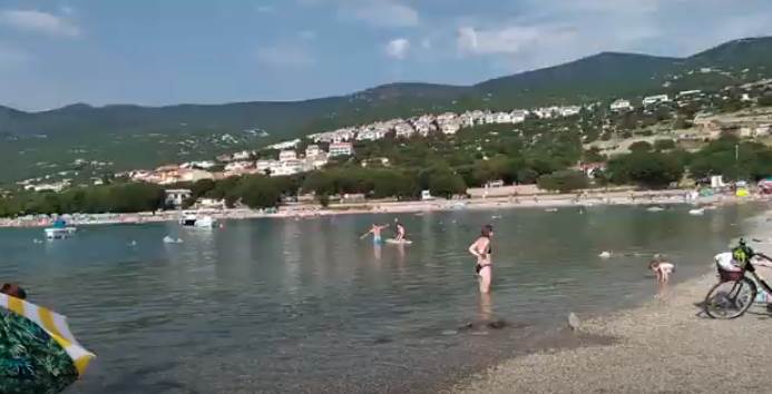  Novi Vinodolski: Na plaži Klenovica zabranjeno kupanje zbog prljavštine  