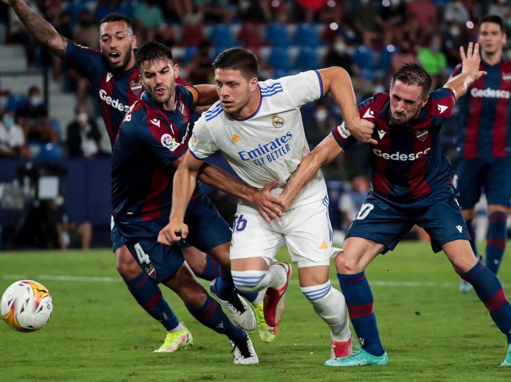  luka jović fauliran nema penala 