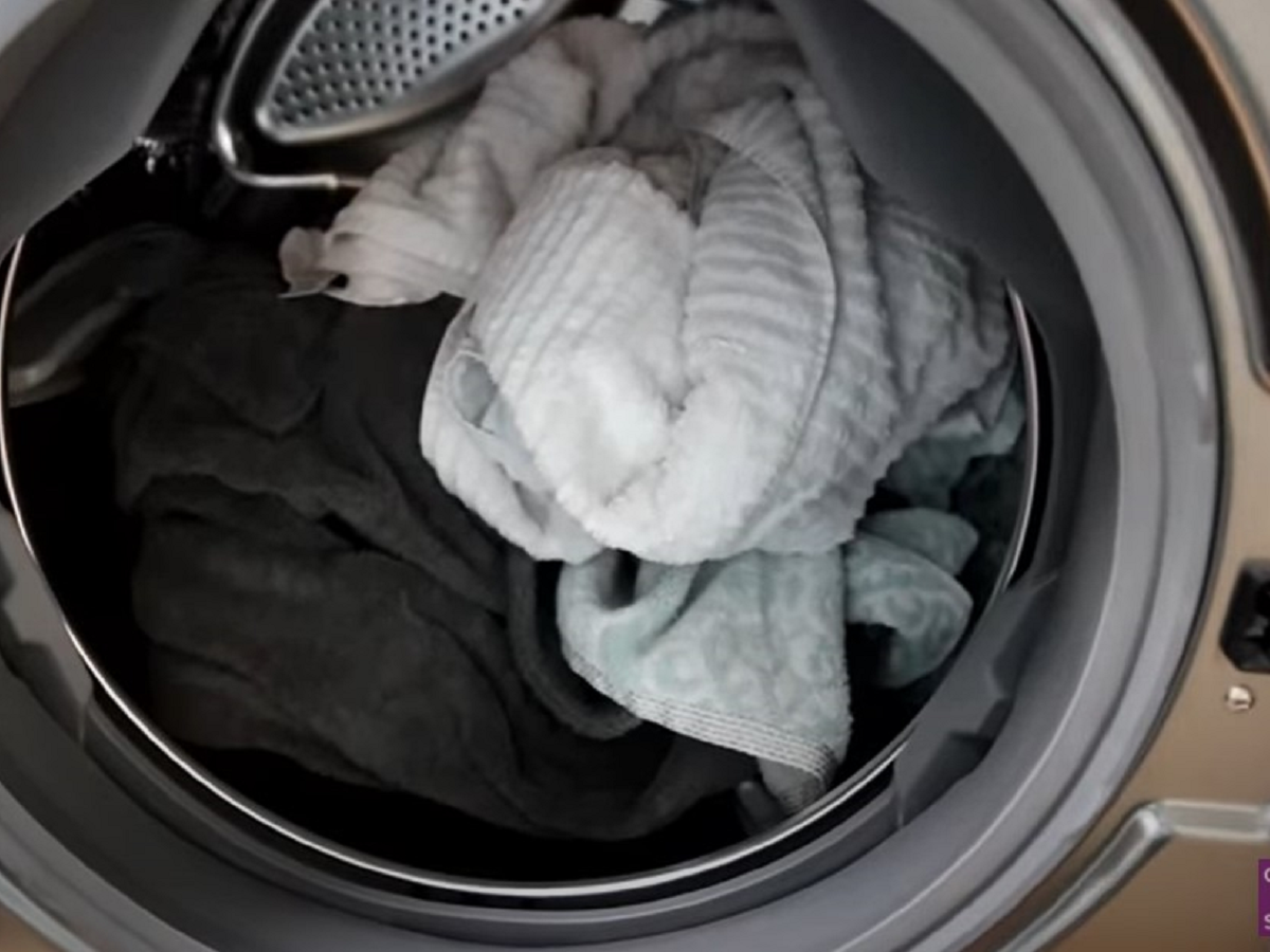 Ako ovo radite kad perete veš, pravite ogromne greške: 4 stvari uništavaju odjeću, a jedna je kobna već kod prvog pranja 