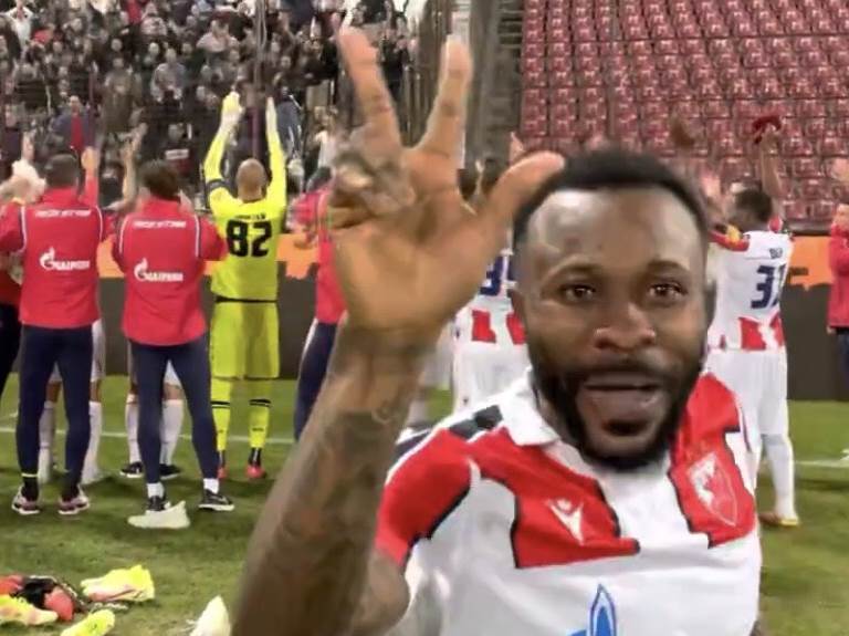  Kanga podigao tri prsta fk crvena zvezda 