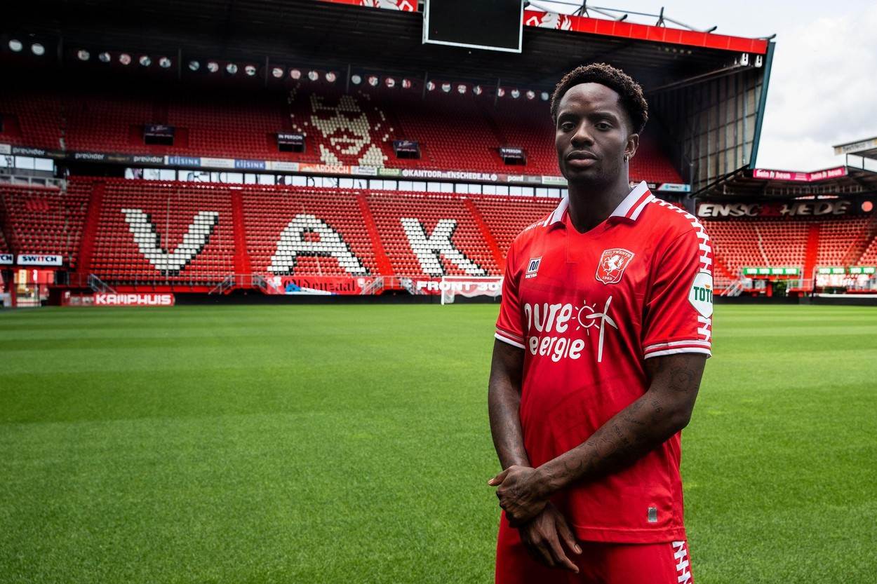  Kvinsi-Menig-prelazi-u-Partizan. 