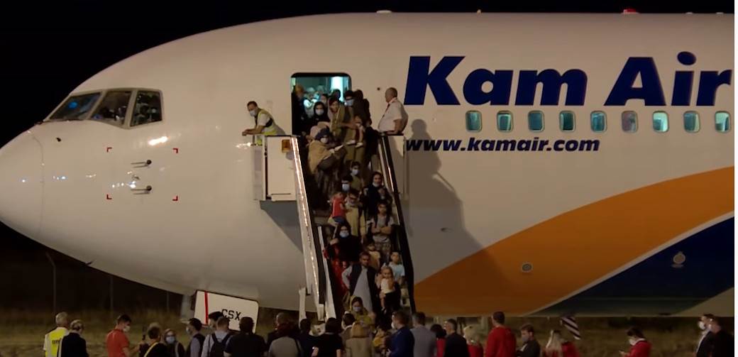  Prva grupa Avganistanaca stigla u Skoplje: Jedan čovjek kolabirao, trudnica pred porođajem... 