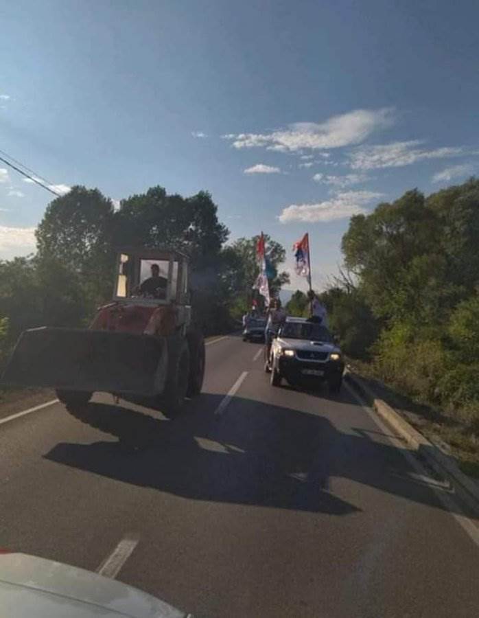  Nikšicani krenuli bagerom na Cetinje 