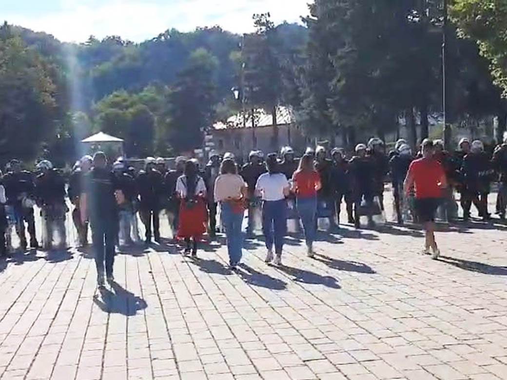  Gorjeće manastir, Joanikije bolje da bježi: Cetinjani podijeljeni oko ustoličenja 