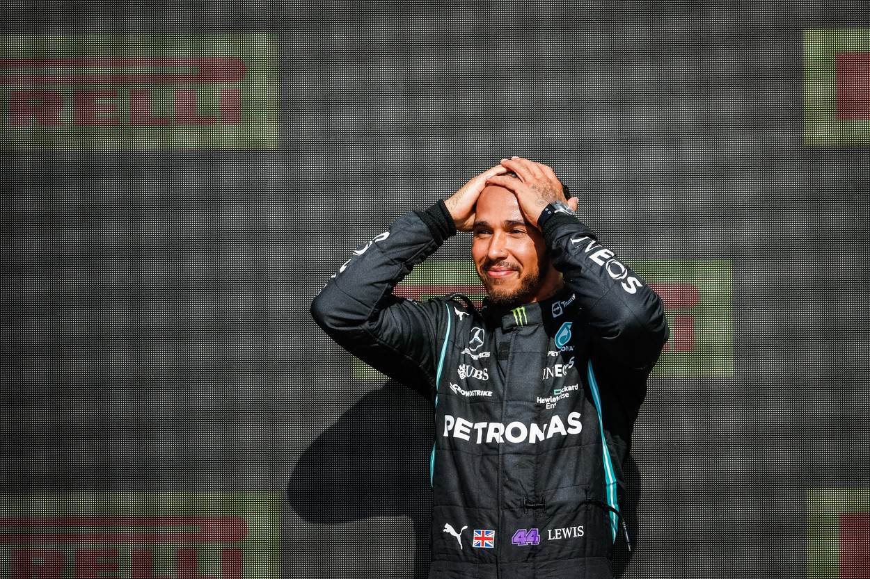  Dzordz-Rasel-u-Mercedesu-kao-kolega-Luisa-Hamiltona 