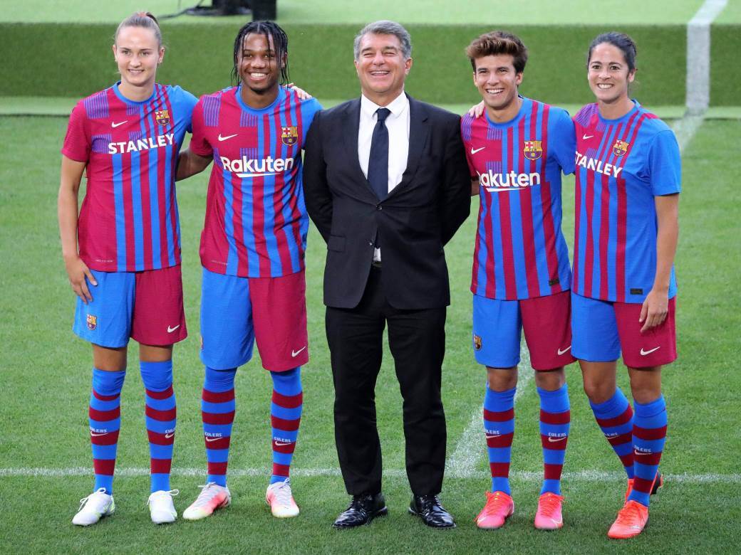  barselona nosi dresove pet godina bez ugovora 