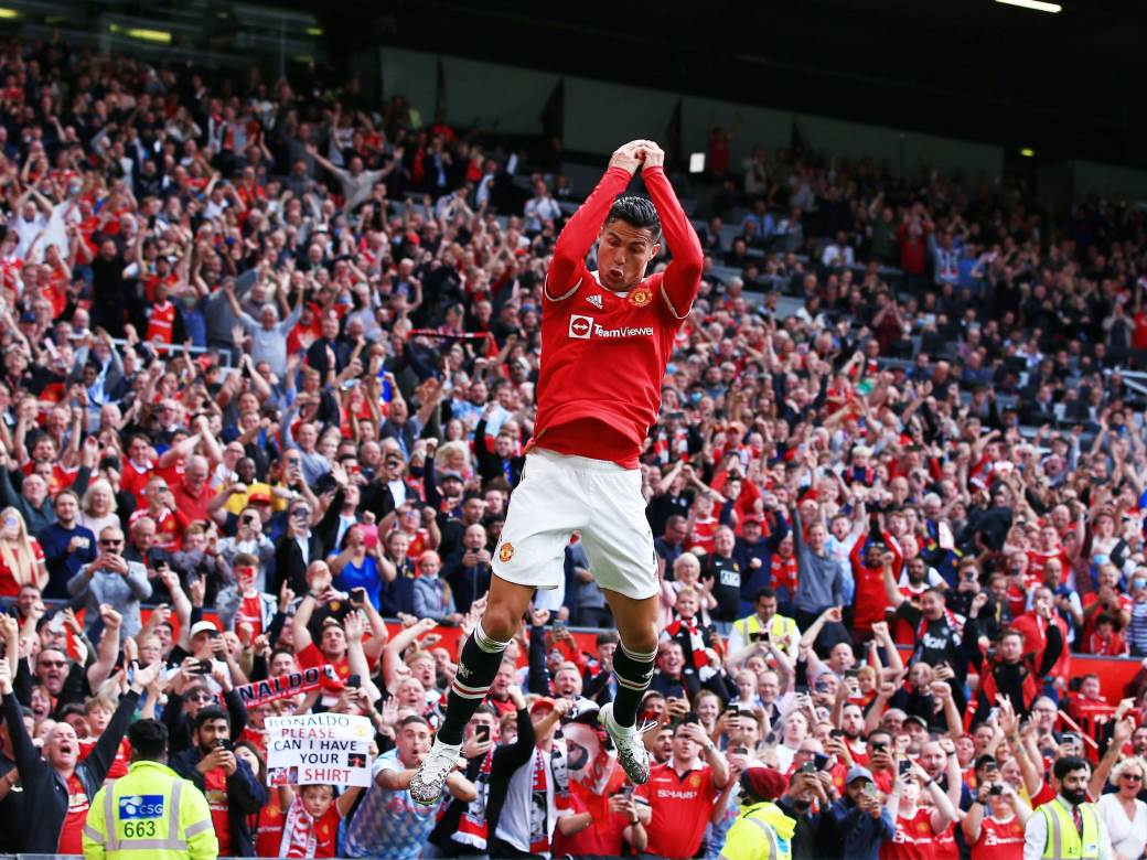  Kristijano-Ronaldo-dao-dva-gola-na-debiju-za-Mancester-junajted 
