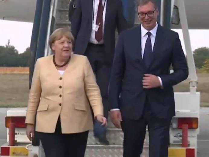  Angela Merkel stigla u Beograd, na aerodromu je dočekao predsjednik Vučić 