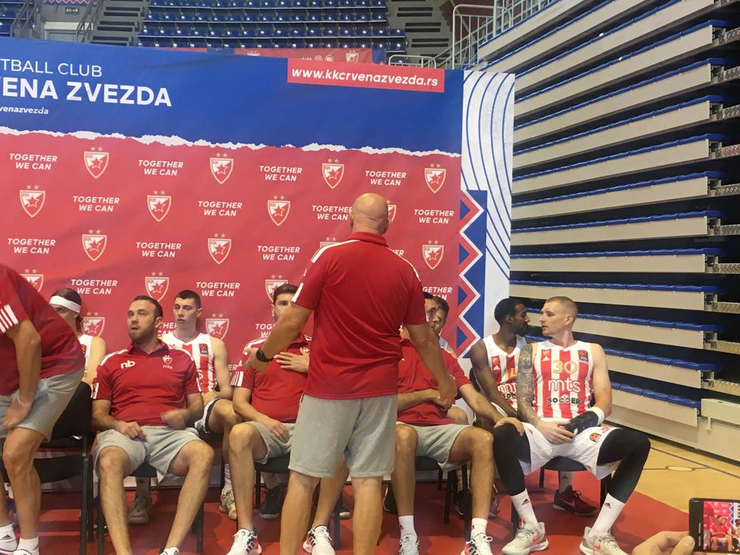  eron vajt skinuo šavove 