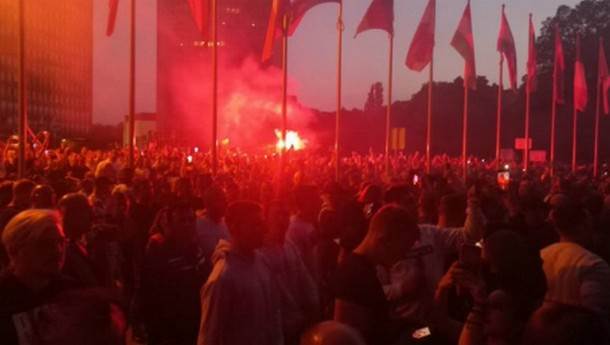  Ljubljana: Policija rastjerala demonstrante suzavcem (VIDEO) 