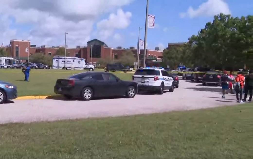  Pucnjava u srednjoj školi u Virdžiniji 