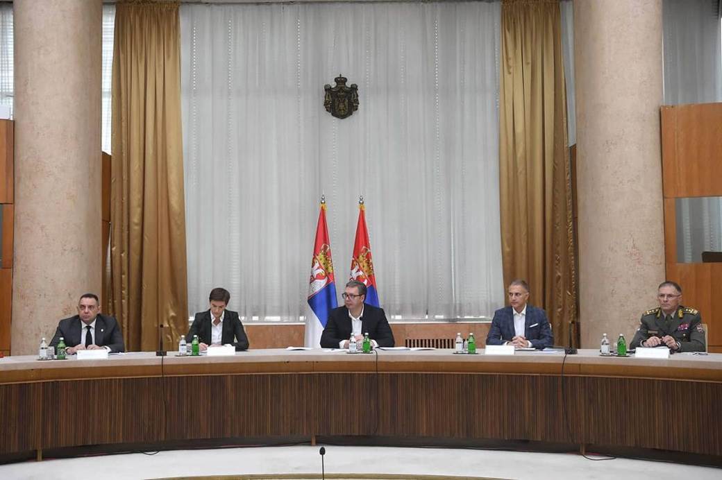  Vučić nakon sjednice Savjeta za nacionalnu bezbjednost: Sit sam politike svršenog čina 