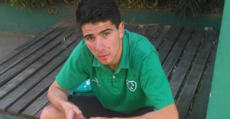  Grčka igrač spava na klupi 