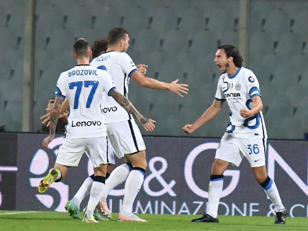  šahtjor inter uefa skinul zmiju sa dresova intera 