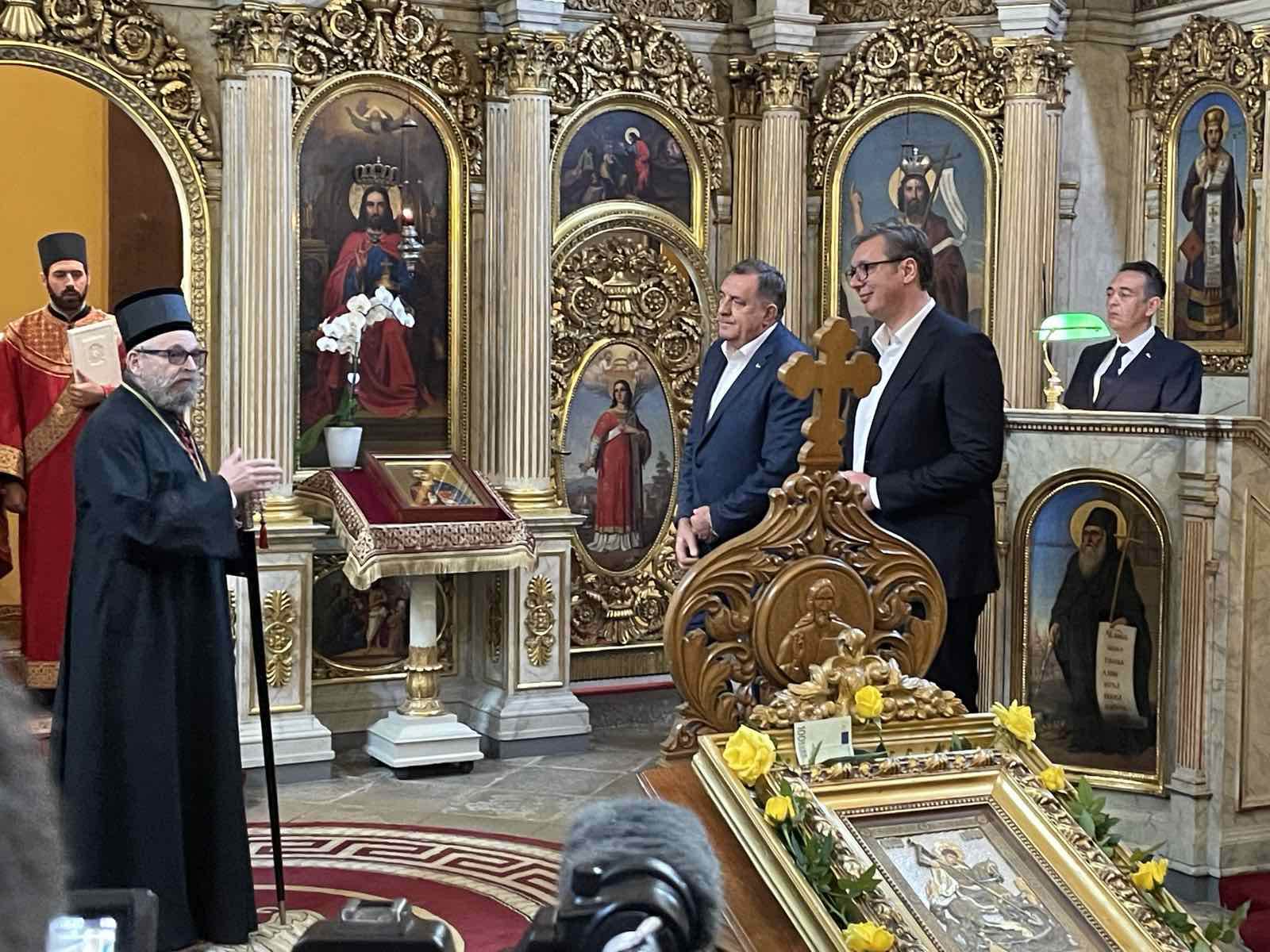  Dodik i Vučić posjetili crkvu Svetog Đorđa u Budimpešti 