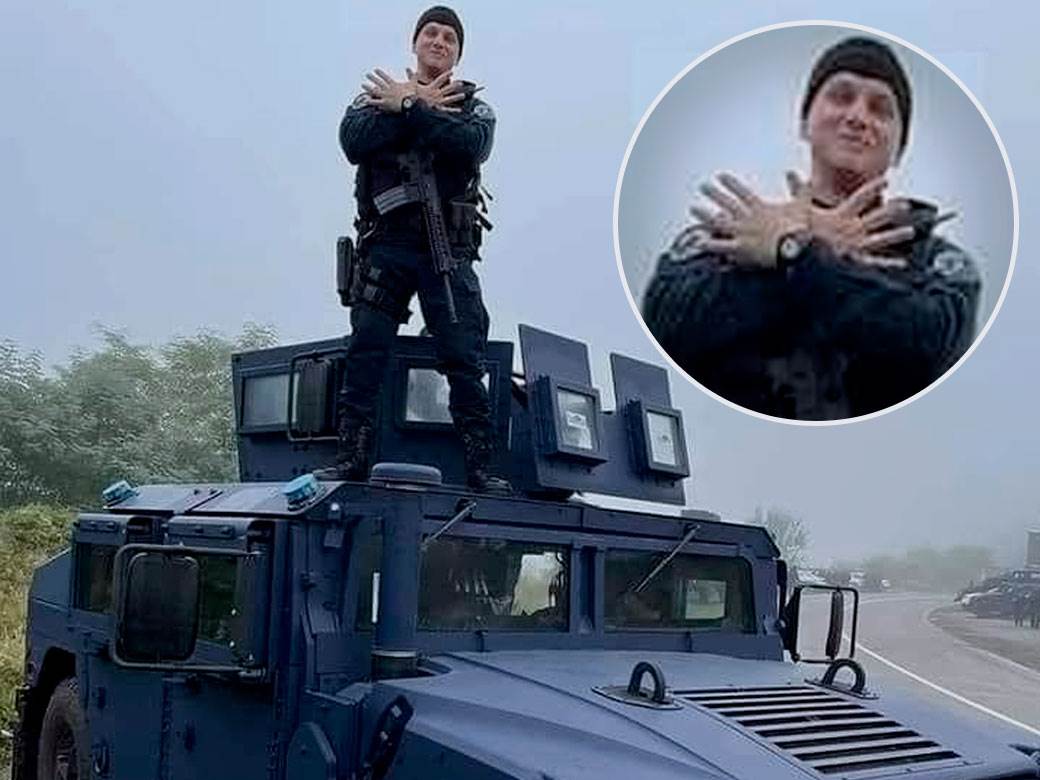  Sramno! Albanski specijalci provociraju Srbe, pokazuju dvoglavog orla, pa nasmijani poziraju! (FOTO) 