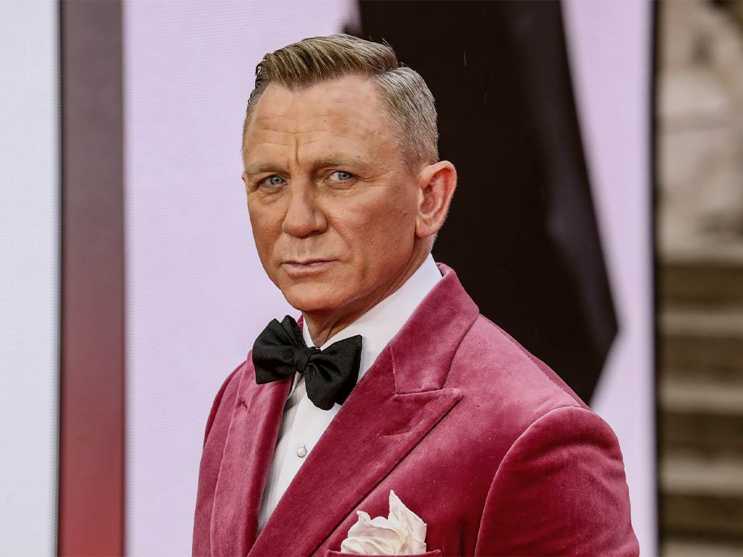  Danijel Krejg u roze sakou 