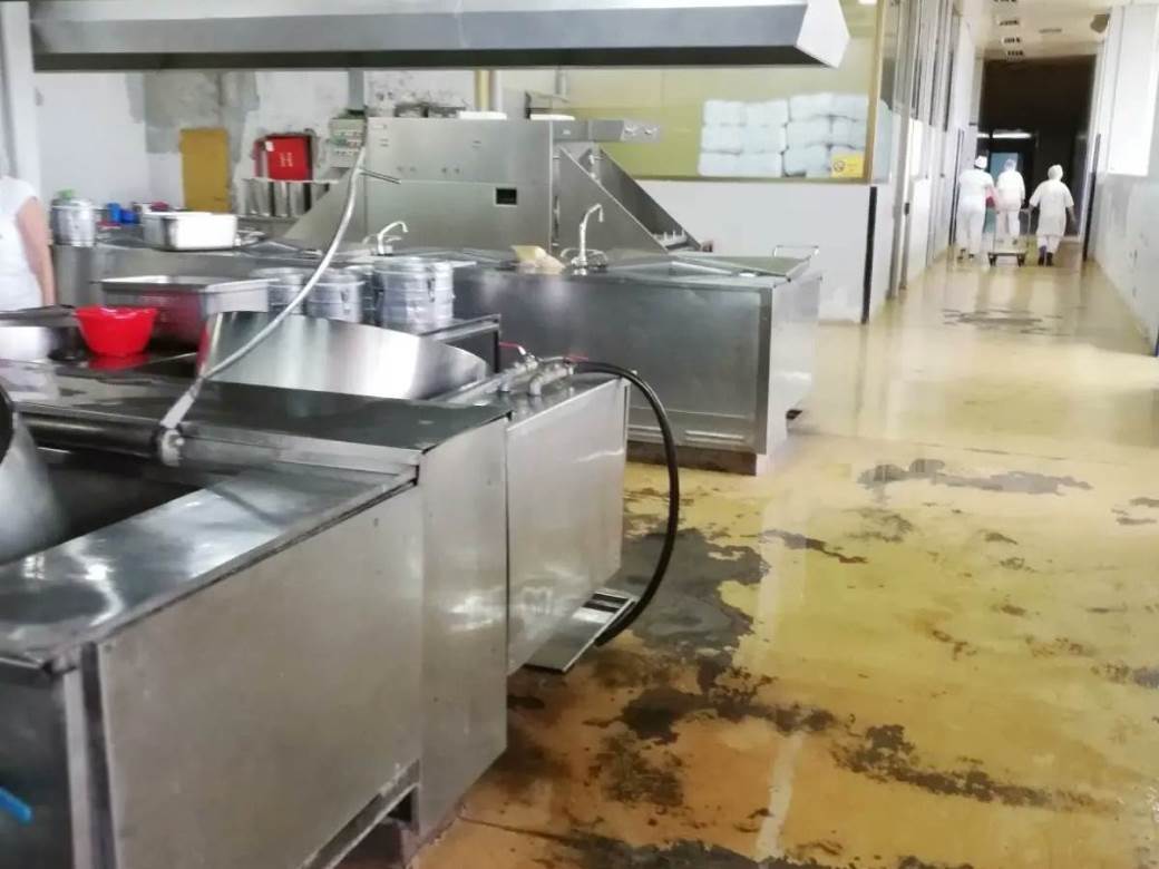  Stanivuković: Kuhinja u banjalučkom UKC-u ne ispunjava osnovne sanitarne uslove (FOTO) 