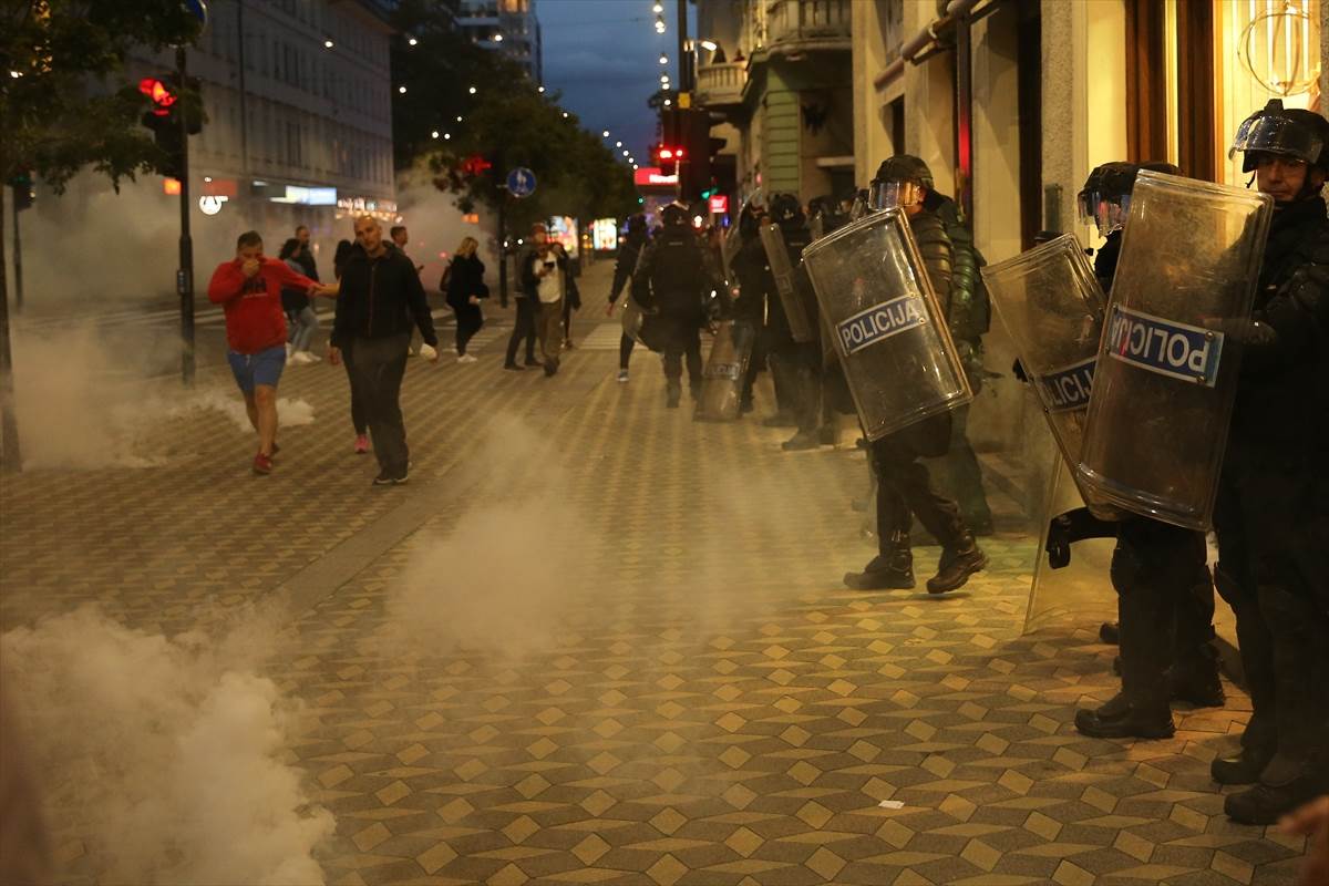  Epilog protesta u Ljubljani: Povrijeđeno šest policajaca, privedeno 25 osoba 