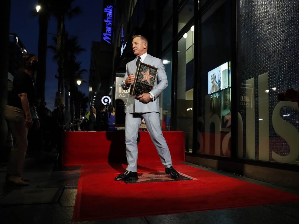  "Bond" izlazi u gej barove da izbjegne "toksične muškarčine" 