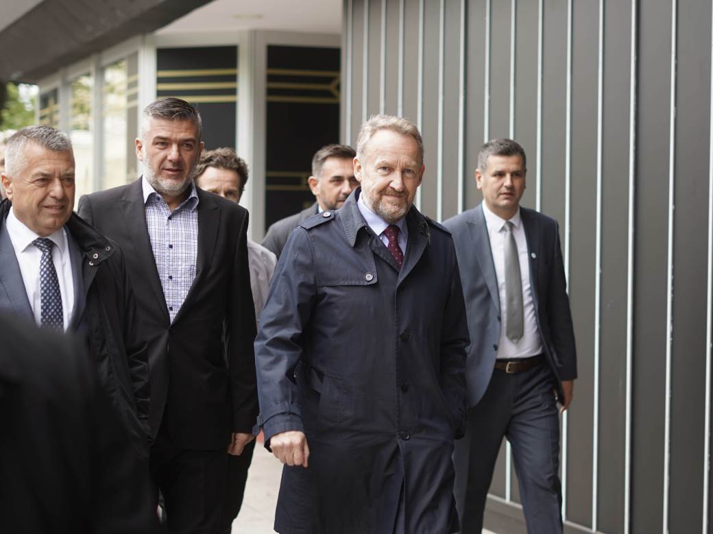  Izetbegović prošetao centrom Banjaluke (FOTO, VIDEO) 