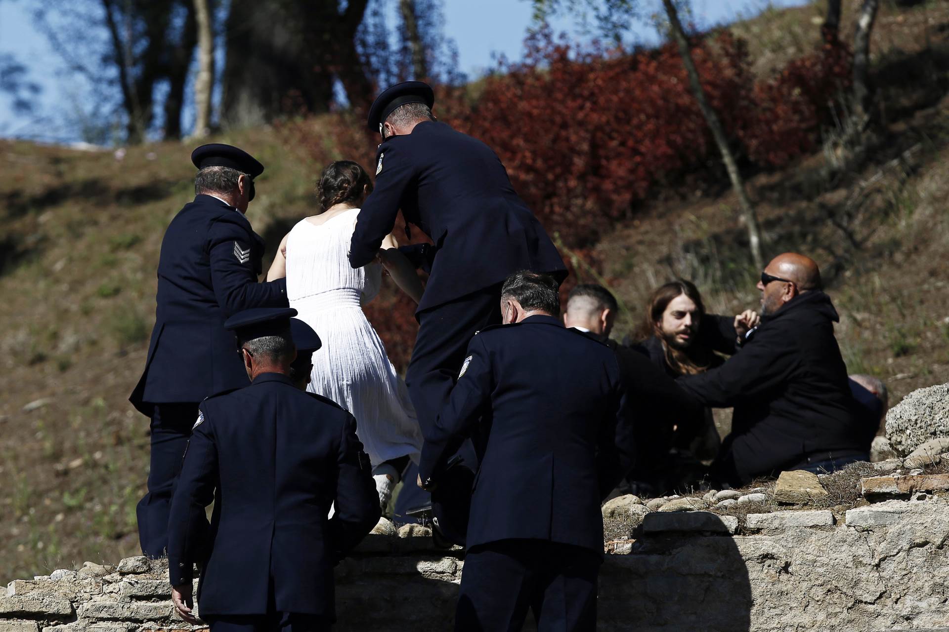  prekinuto paljenje olimpijske baklje za zoi 2022 