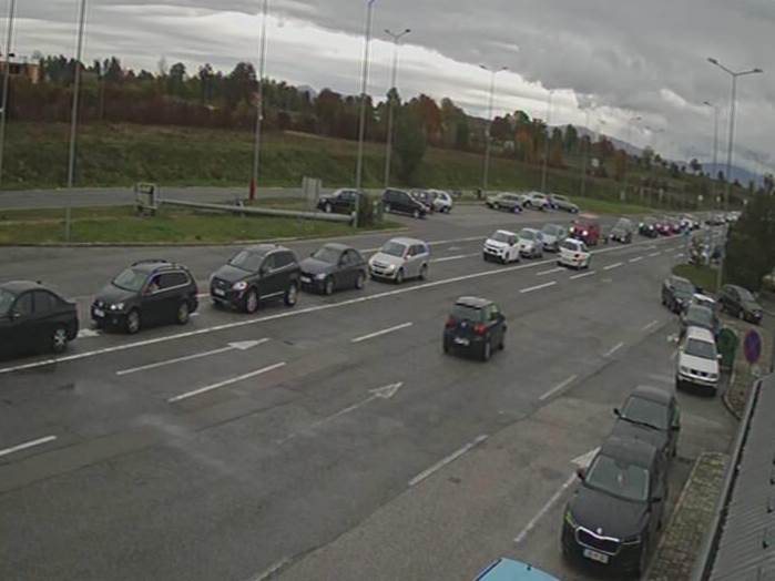  Ponovo otvoren prelaz Izačić, kolone vozila u oba smjera 