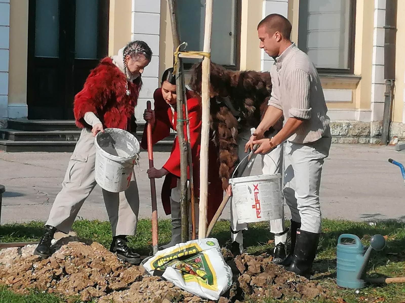  Povodom stogodišnjice rođenja Jozefa Bojsa: Ispred MSURS posađen hrast 