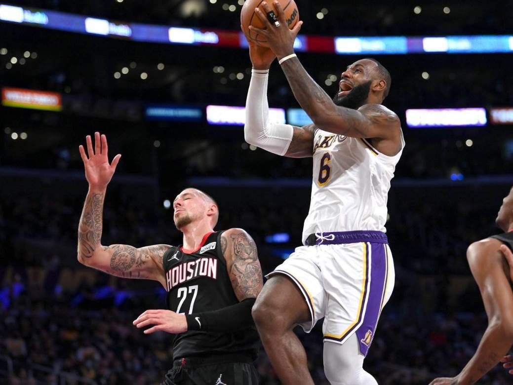  Lebron Džejms zakucavanje u 36. godini 