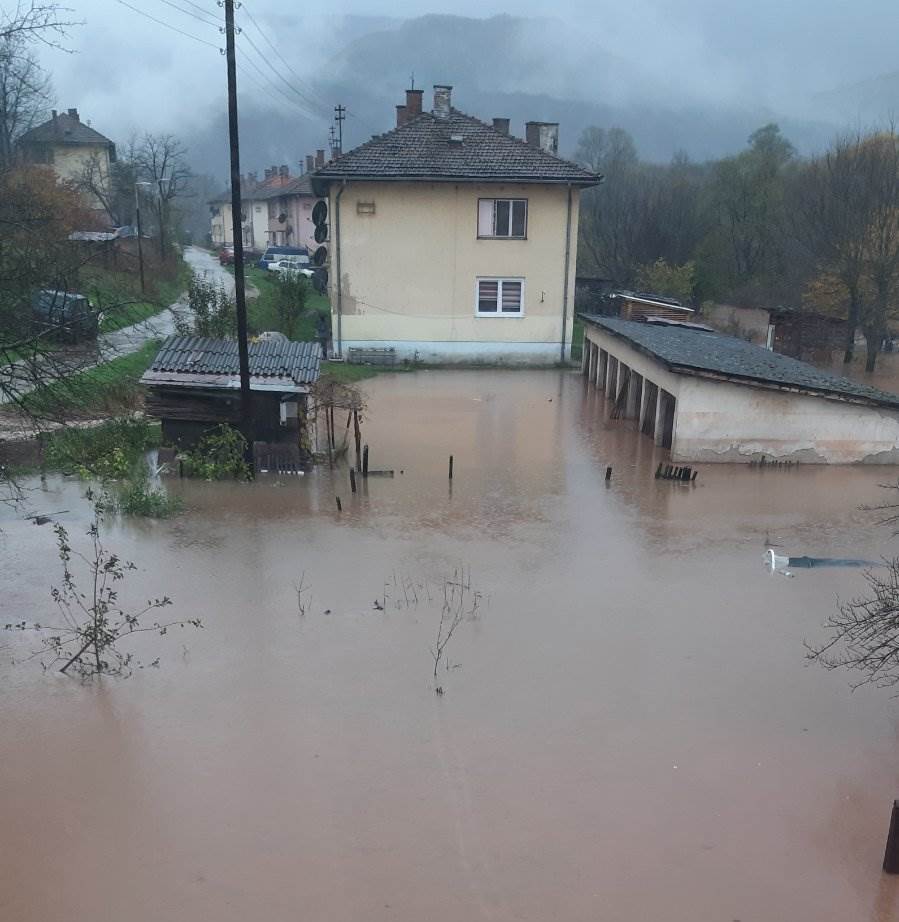  Izlila se rijeka Bistrica kod Foče: Cijela opština bez struje, voda nije za piće 