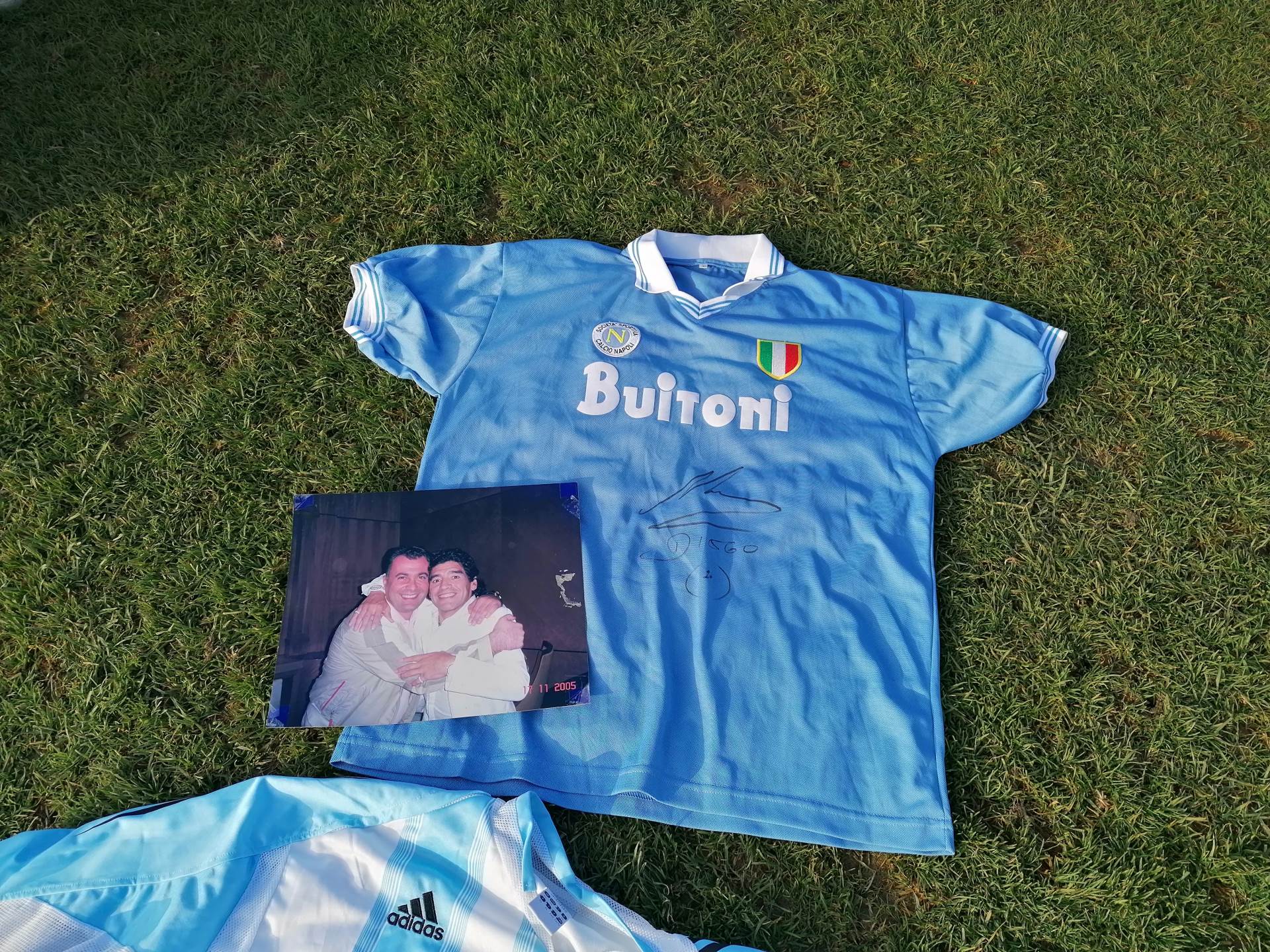  Napoli predstavio novi dres s likom Maradone 