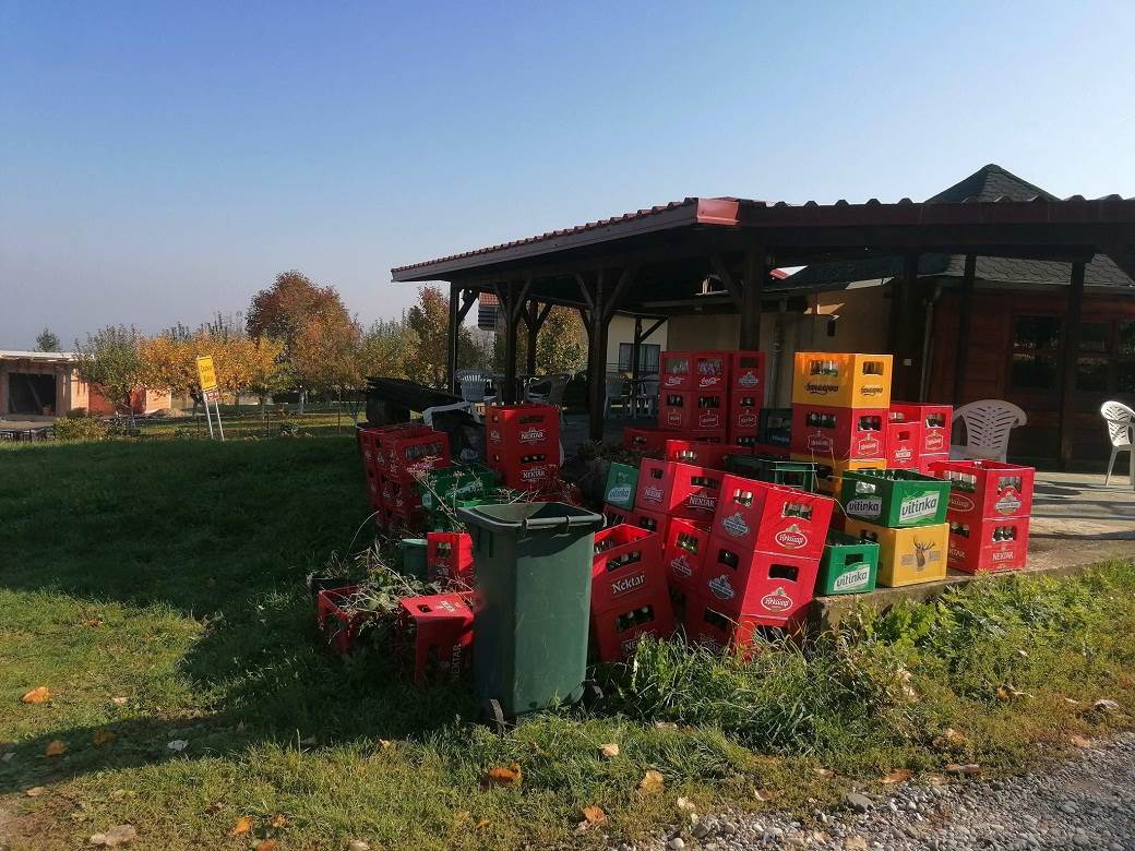 Kafana na Krčmaricama.jpg Kafana na Krčmaricama.jpg