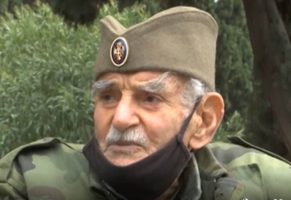  Deda Đorđe (93) već 60 godina čuva srpsko vojničko groblje: Živi i spava na Zejtinliku, a sad ga čeka posebna nagrada! 