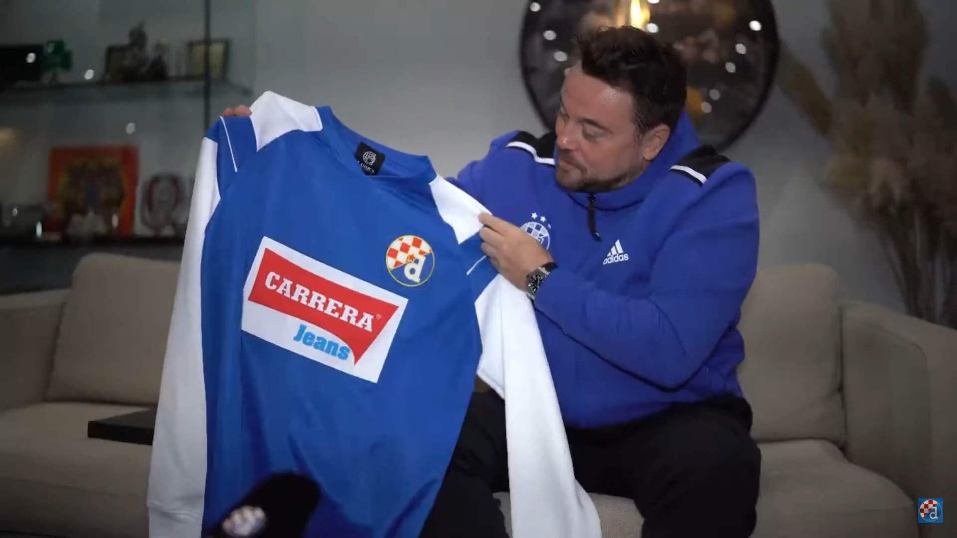  Dinamo-Zagreb-petokraka-na-grbu-i-dres-sa-tuce-na-Maksimiru-Zvonimir-Boban 