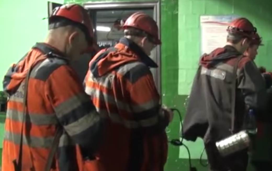  Jedan rudar stradao, na desetine zarobljeno: U toku evakuacija nakon stravičnog požara u ruskom rudniku 